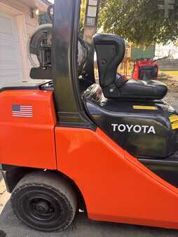 Carretilla elevadora GLP  Toyota 8FGU25 (6)