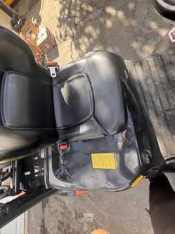 Carretilla elevadora GLP  Toyota 8FGU25 (7)