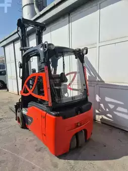 Elektryczne 3-kołowe 2016  Linde E18 L (2)