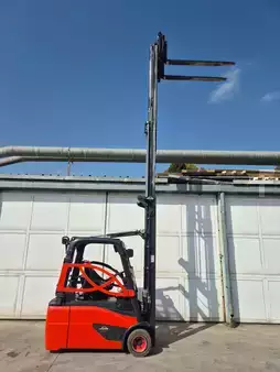 Elektryczne 3-kołowe 2016  Linde E18 L (4)