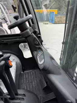 Eléctrica de 4 ruedas  Still RX60-25 (8)