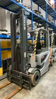 Eléctrica de 4 ruedas  Still RX60-25 (1)