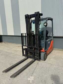 Eléctrica de 3 ruedas 2015  Toyota 8FBEKT16 (1)