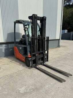 Eléctrica de 3 ruedas 2015  Toyota 8FBEKT16 (2)