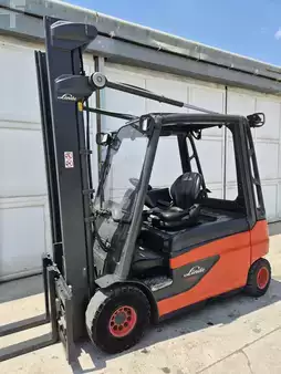 Apilador conductor incorporado 2018  Linde E 25 L (1)