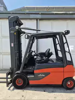 Apilador conductor incorporado 2018  Linde E 25 L (2)
