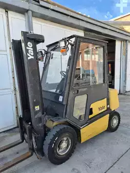 Carretilla elevadora diésel 2002  Yale GDP25RF (1)