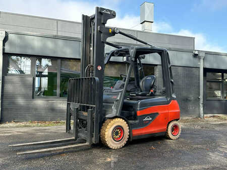 El truck - 4 hjulet 2012  Linde E30-01 (1)