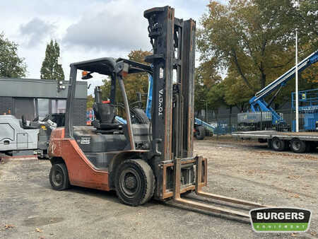 Dieselstapler 2008  Toyota 8FDF25 (3)