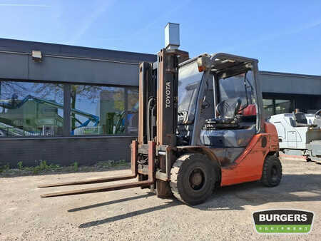 Treibgasstapler 2011  Toyota 02-8FGF20 (1)