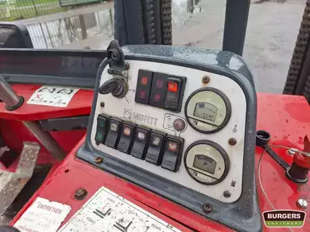 Chariots élévateurs transportables 2011  Moffett M5 25.4 (18)