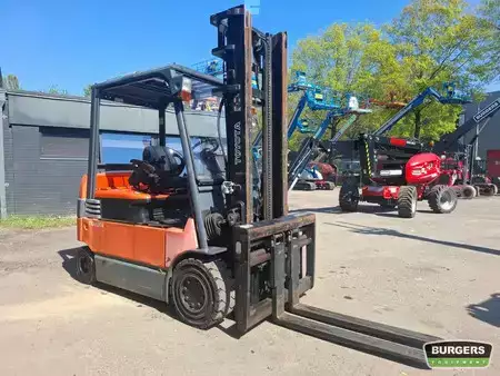 Eléctrica de 4 ruedas 2008  Toyota 7FBMF30 (2)