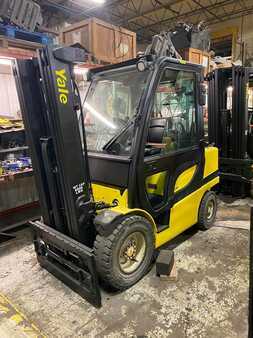 Propane Forklifts 2015  Yale GLP060VXNLSE087 (2)