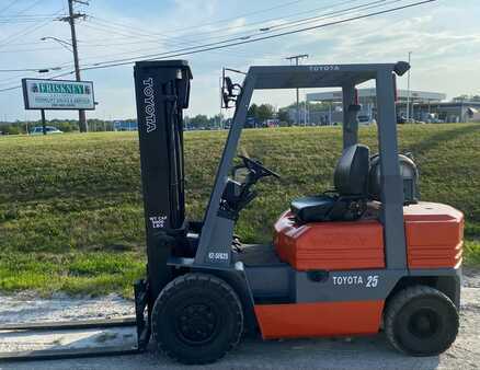 Propane Forklifts 1992  Toyota 42-5FG25 (1)