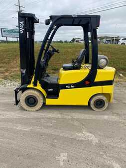 Propane Forklifts 2014  Yale GTP050LXN (1)