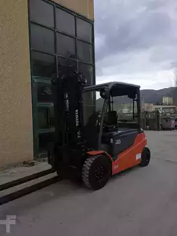 Chariots électriques à 4 roues 2020  Toyota 8FBMT40 (2)