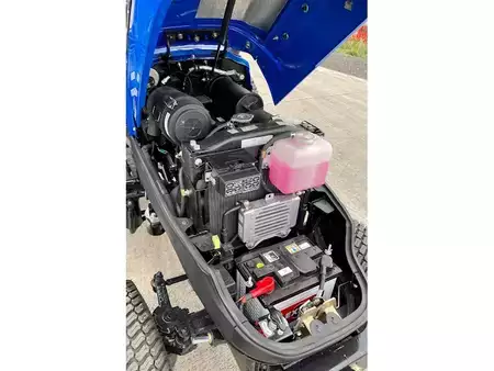 Chariots tracteurs - Solis 26 HST Compact Tractor (10)