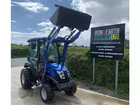 Chariots tracteurs - Solis 26 HST CAB Compact Tractor (18)