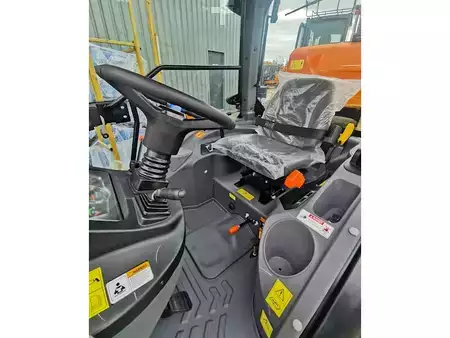 Chariots tracteurs - Solis 26 HST CAB Compact Tractor (8)