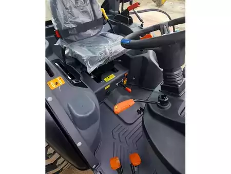 Chariots tracteurs - Solis 26 HST CAB Compact Tractor (9)