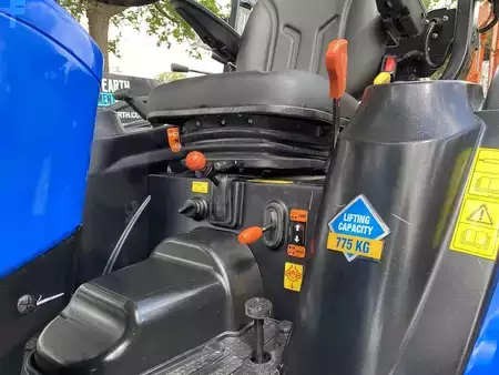 Chariots tracteurs - Solis H26 HST Extra (3)