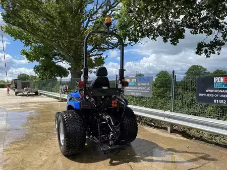 Chariots tracteurs - Solis H26 HST Extra (5)