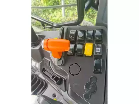 Chariots tracteurs - Solis S50 Shuttle XL Cab 4WD Compact Tractor (16)