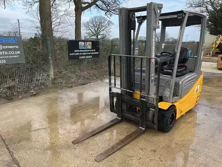 Dieselový VZV 2016  Jungheinrich EFG 220 Forklift (2)