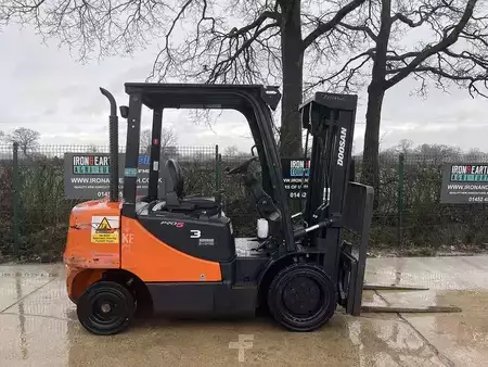 Carrelli elevatori diesel 2014  Doosan D30S-5 Forklift (4)