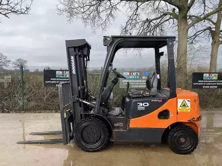 Carrelli elevatori diesel 2014  Doosan D30S-5 Forklift (1)