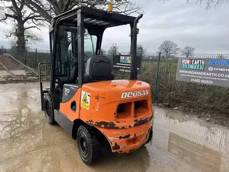 Carrelli elevatori diesel 2014  Doosan D30S-5 Forklift (3)