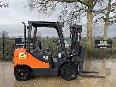 Carrelli elevatori diesel 2014  Doosan D30S-5 Forklift (4)