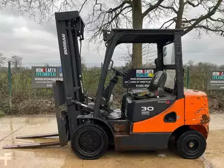 Carrelli elevatori diesel 2014  Doosan D30S-5 Forklift (1)
