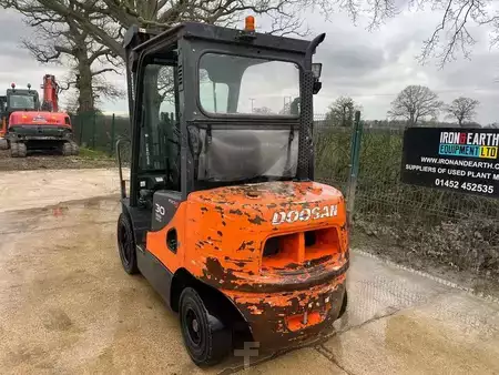 Carrelli elevatori diesel 2014  Doosan D30S-5 Forklift (3)