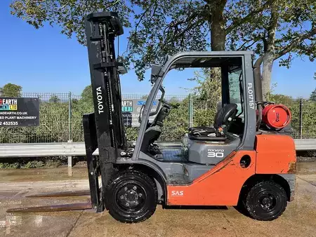 Dieseltrukki 2017  Toyota 02-8FGF30 Forklift (1)