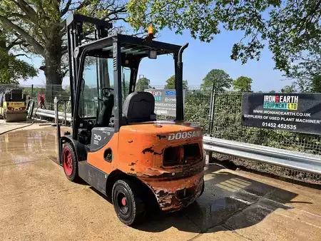 Carrelli elevatori diesel 2013  Doosan D30S-5 Forklift (3)