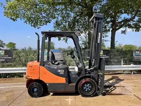 Carrelli elevatori diesel 2013  Doosan D30S-5 Forklift (4)