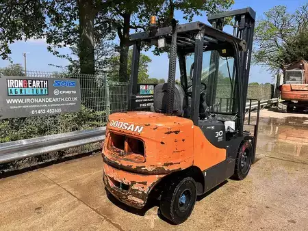 Carrelli elevatori diesel 2013  Doosan D30S-5 Forklift (6)