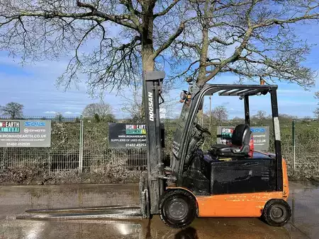 Diesel truck 2007  Doosan B25X-5 Forklift (1)
