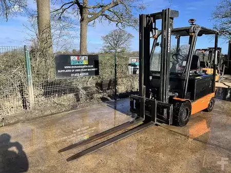 Diesel truck 2007  Doosan B25X-5 Forklift (2)