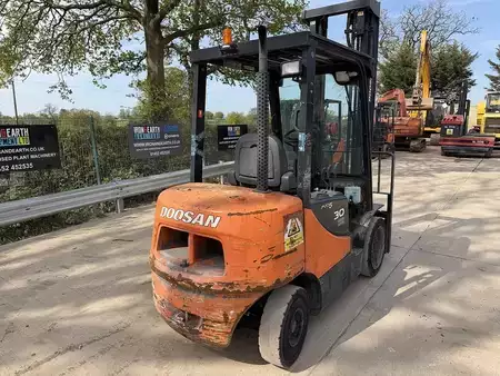 Diesel heftrucks 2013  Doosan D30S-5 Forklift (6)