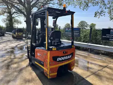 Carrelli elevatori diesel 2015  Doosan B15T-7 Forklift (3)