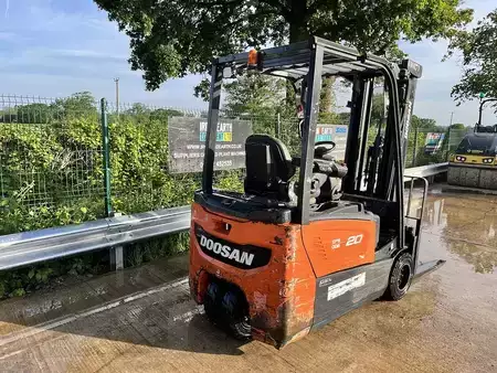 Dieselový VZV 2017  Doosan B20T-7 Forklift (6)