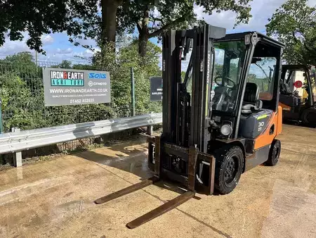 Diesel Forklifts 2011  Doosan D30S-5 Forklift (2)