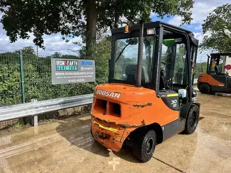 Diesel Forklifts 2011  Doosan D30S-5 Forklift (6)