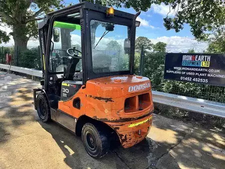 Diesel Forklifts 2011  Doosan D30S-5 Forklift (3)