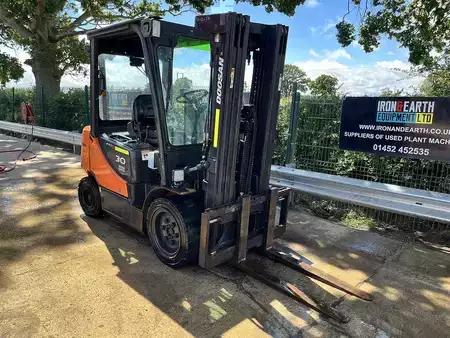 Diesel Forklifts 2011  Doosan D30S-5 Forklift (5)