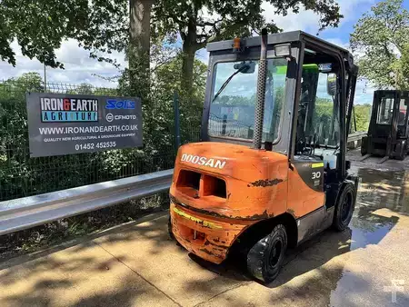 Diesel Forklifts 2011  Doosan D30S-5 Forklift (6)