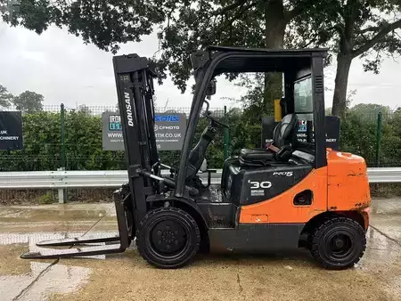 Diesel Forklifts 2011  Doosan D30S-5 Forklift (1)