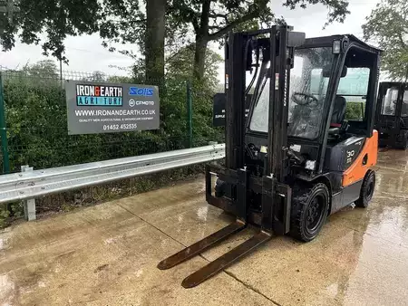 Diesel Forklifts 2011  Doosan D30S-5 Forklift (2)
